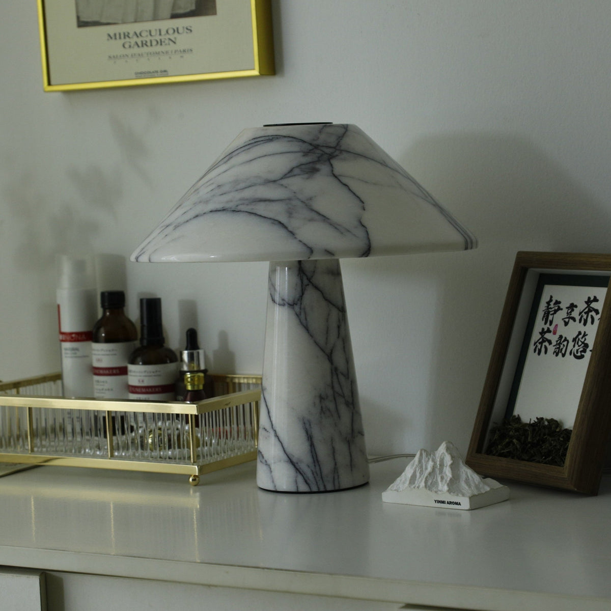 Dashiell moderne marmorbordlampe