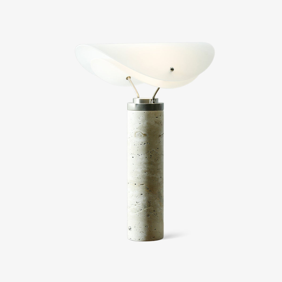 Inorielis skulptural bordslampa i travertin