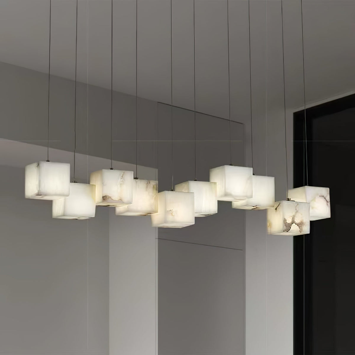 Alabasterikattokruunu, kuutiomainen laatikkomainen eleganssi