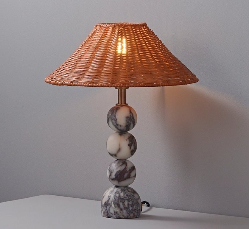 Canarora bordslampa med marmorklot och rotting