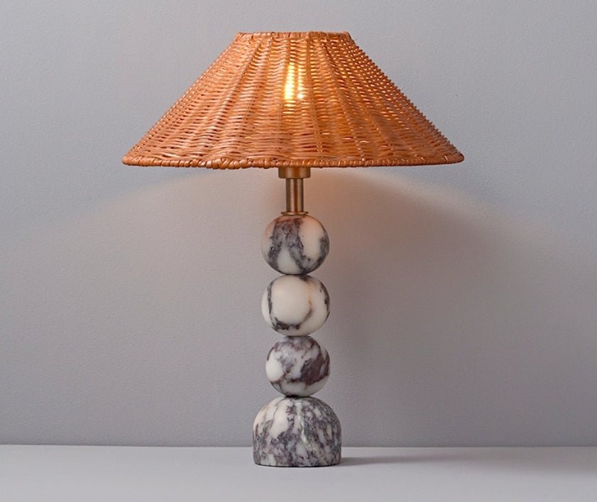 Canarora bordslampa med marmorklot och rotting
