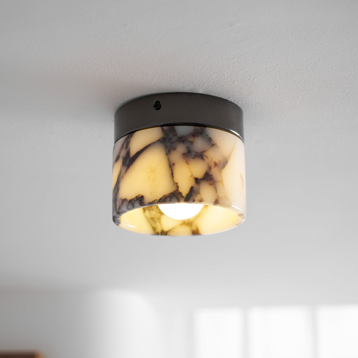 Selielle rund loftslampe i marmor