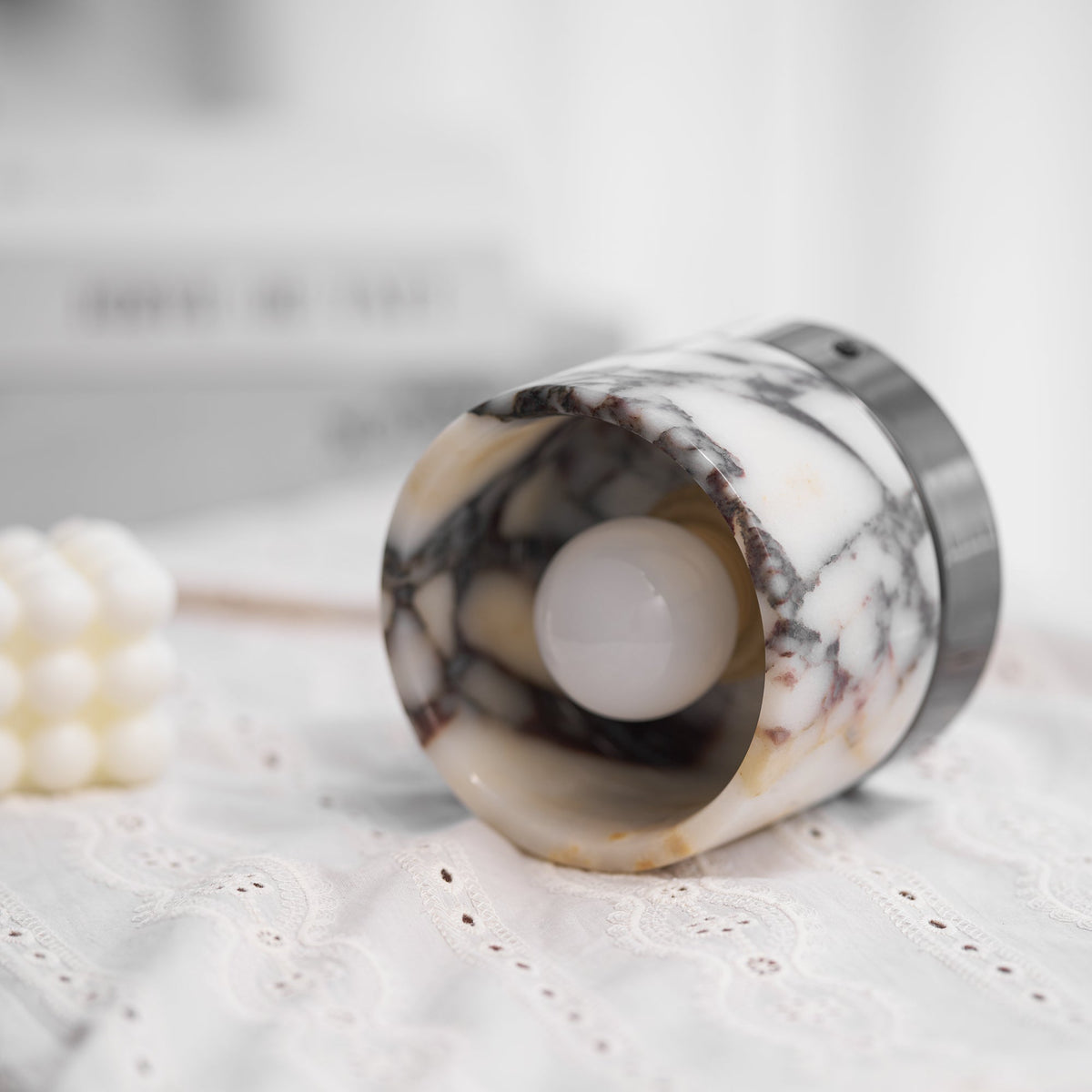 Selielle rund loftslampe i marmor