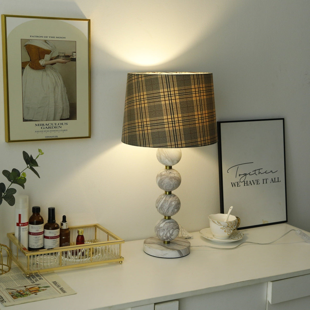 Rowan modern bordslampa i marmor