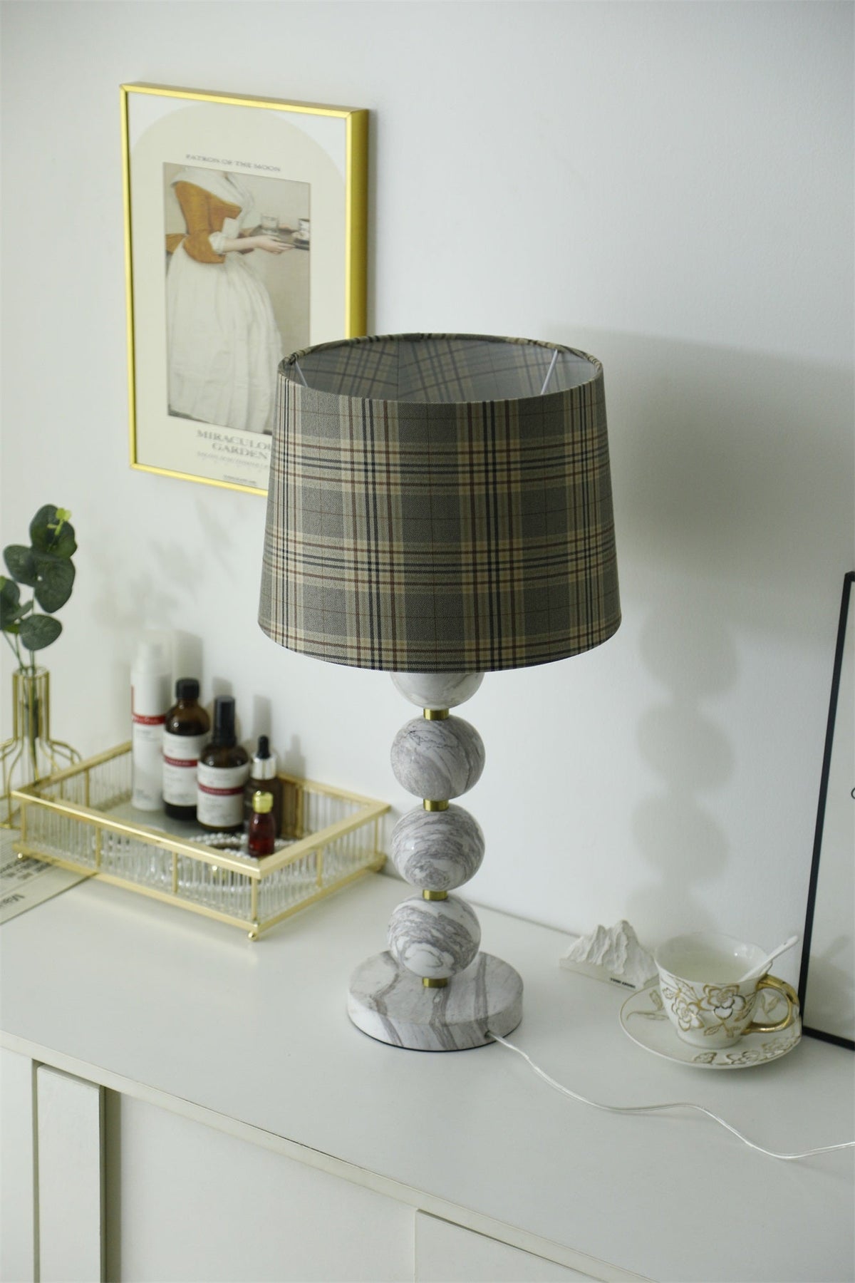 Rowan modern bordslampa i marmor