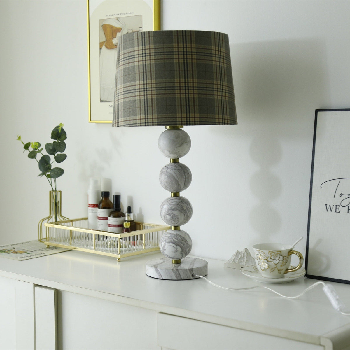 Rowan modern bordslampa i marmor