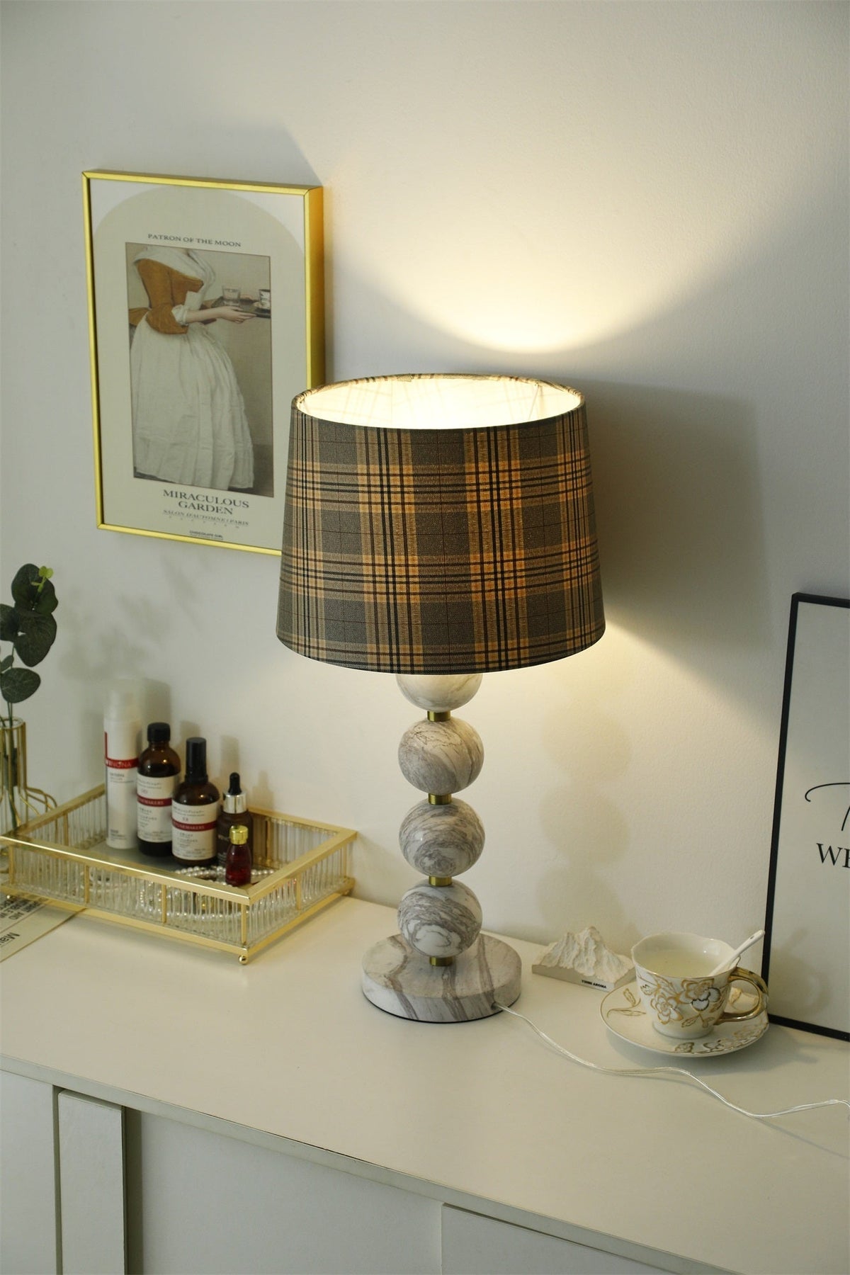 Rowan modern bordslampa i marmor
