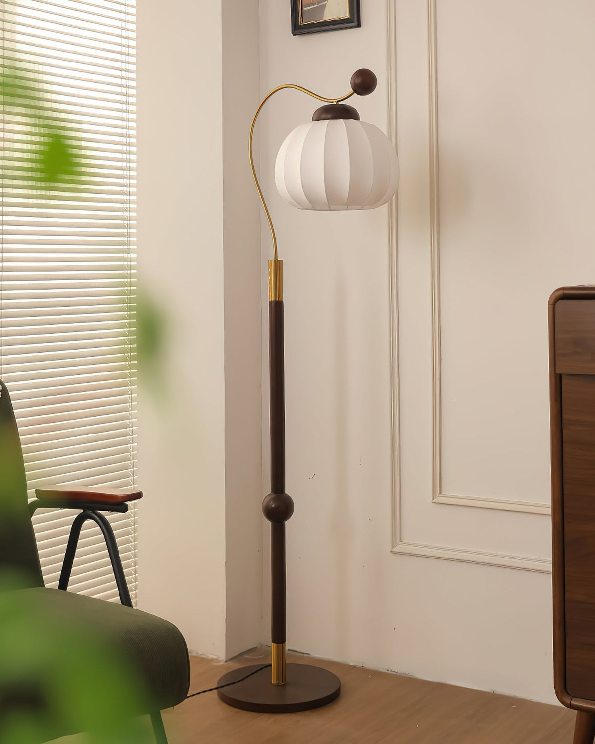 Lumanella Floor Lamp