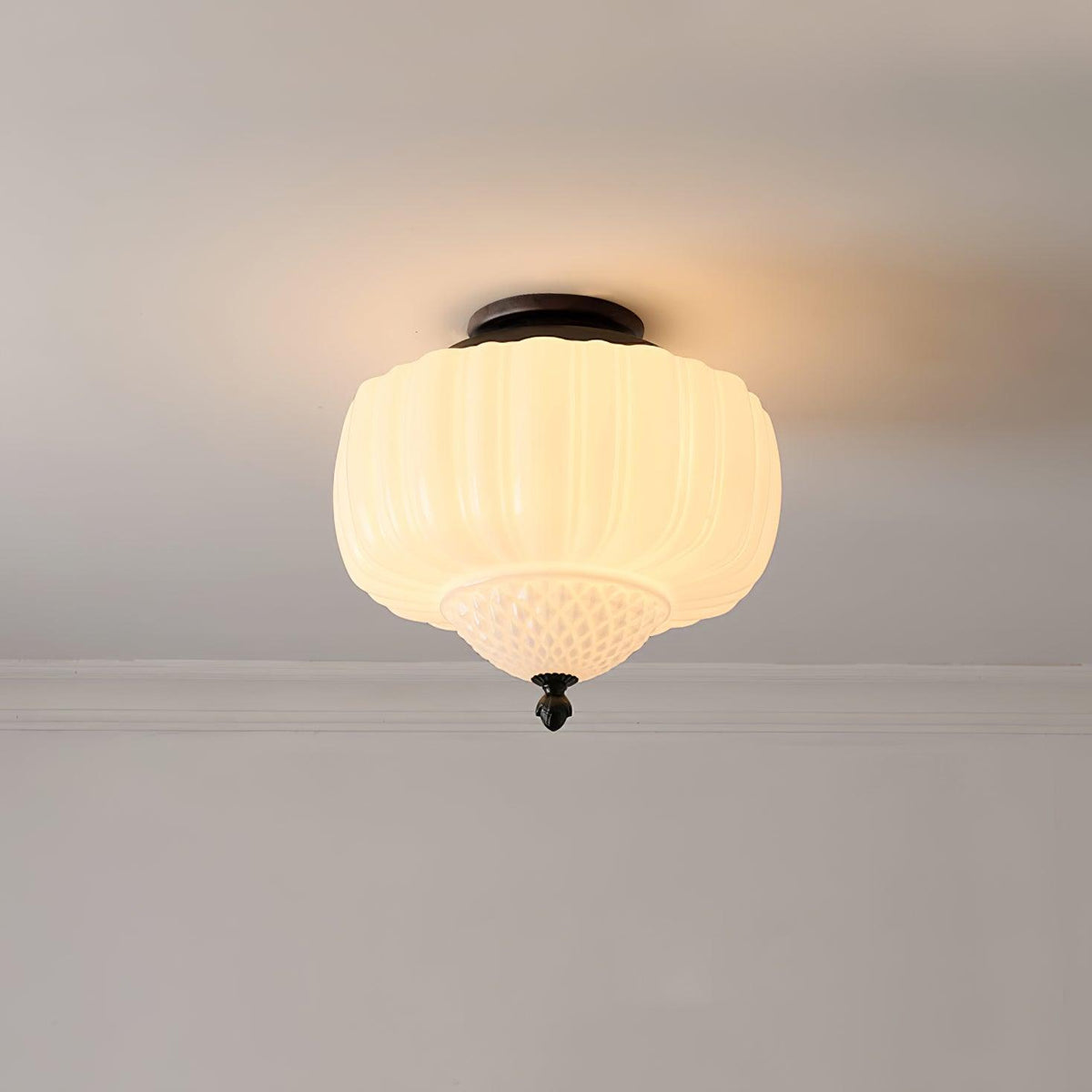 Candeeiro de teto Aveny com cúpula canelada em vidro opalino, vintage