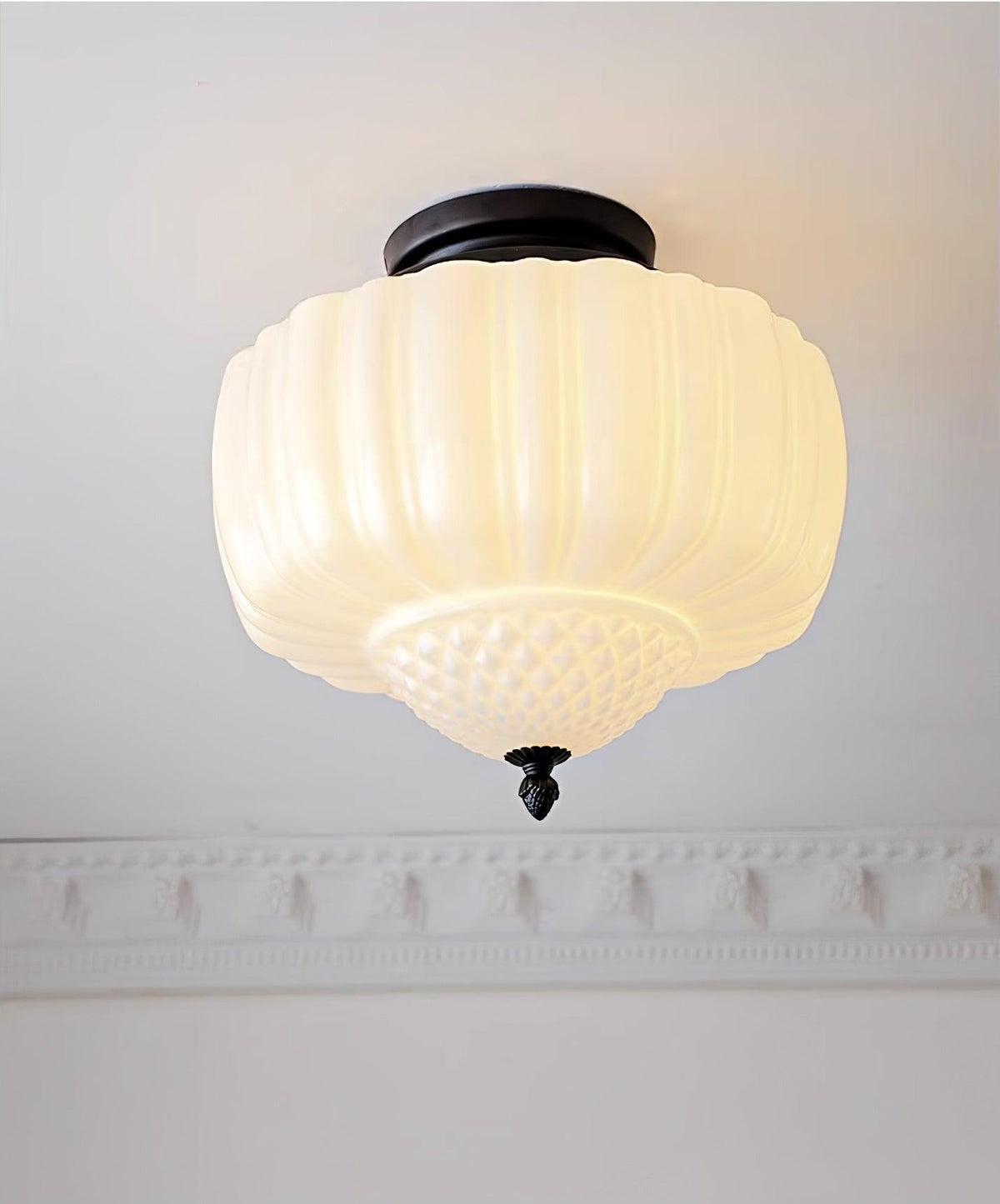 Candeeiro de teto Aveny com cúpula canelada em vidro opalino, vintage