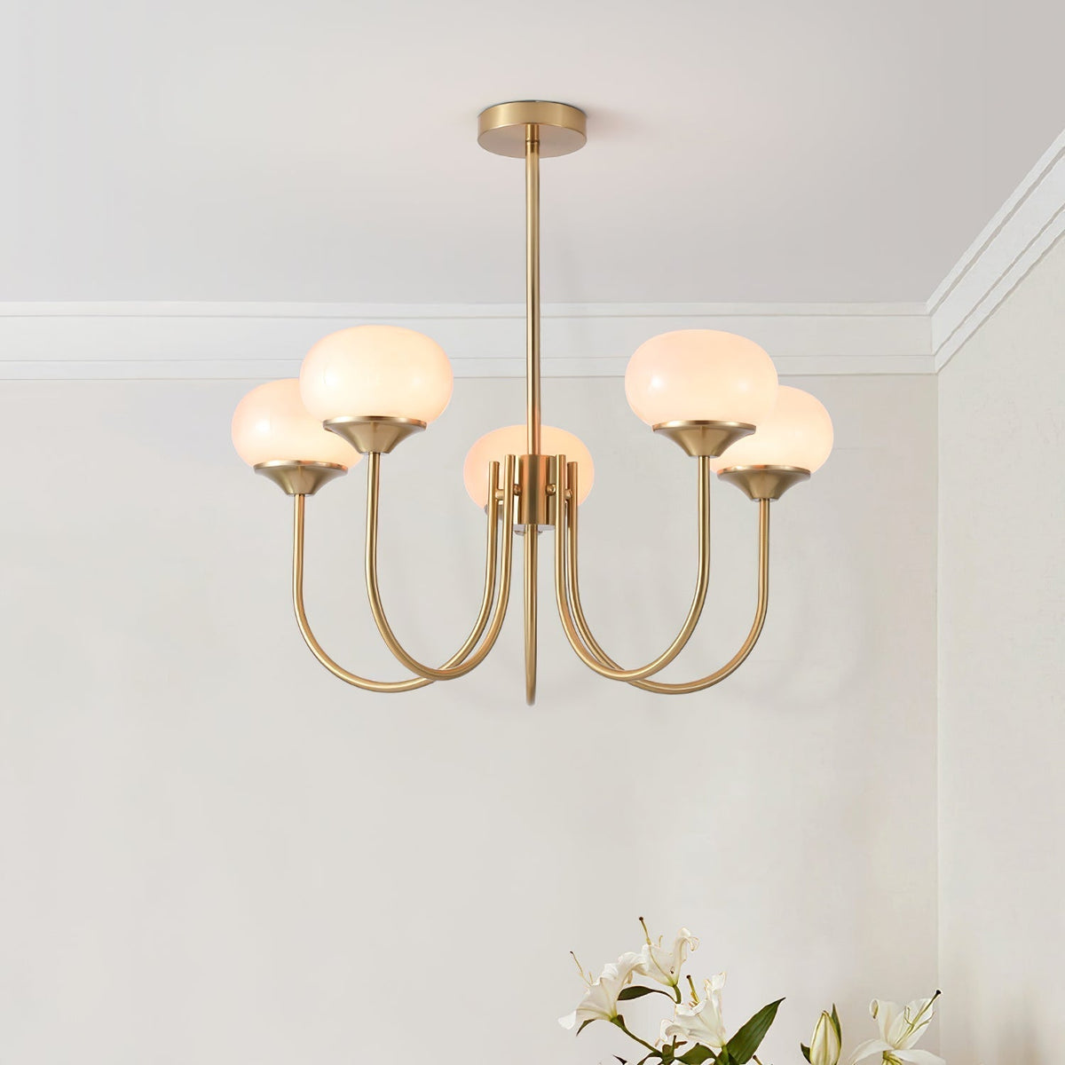 Candelabro Velenian com globo de vidro cor-de-rosa e dourado