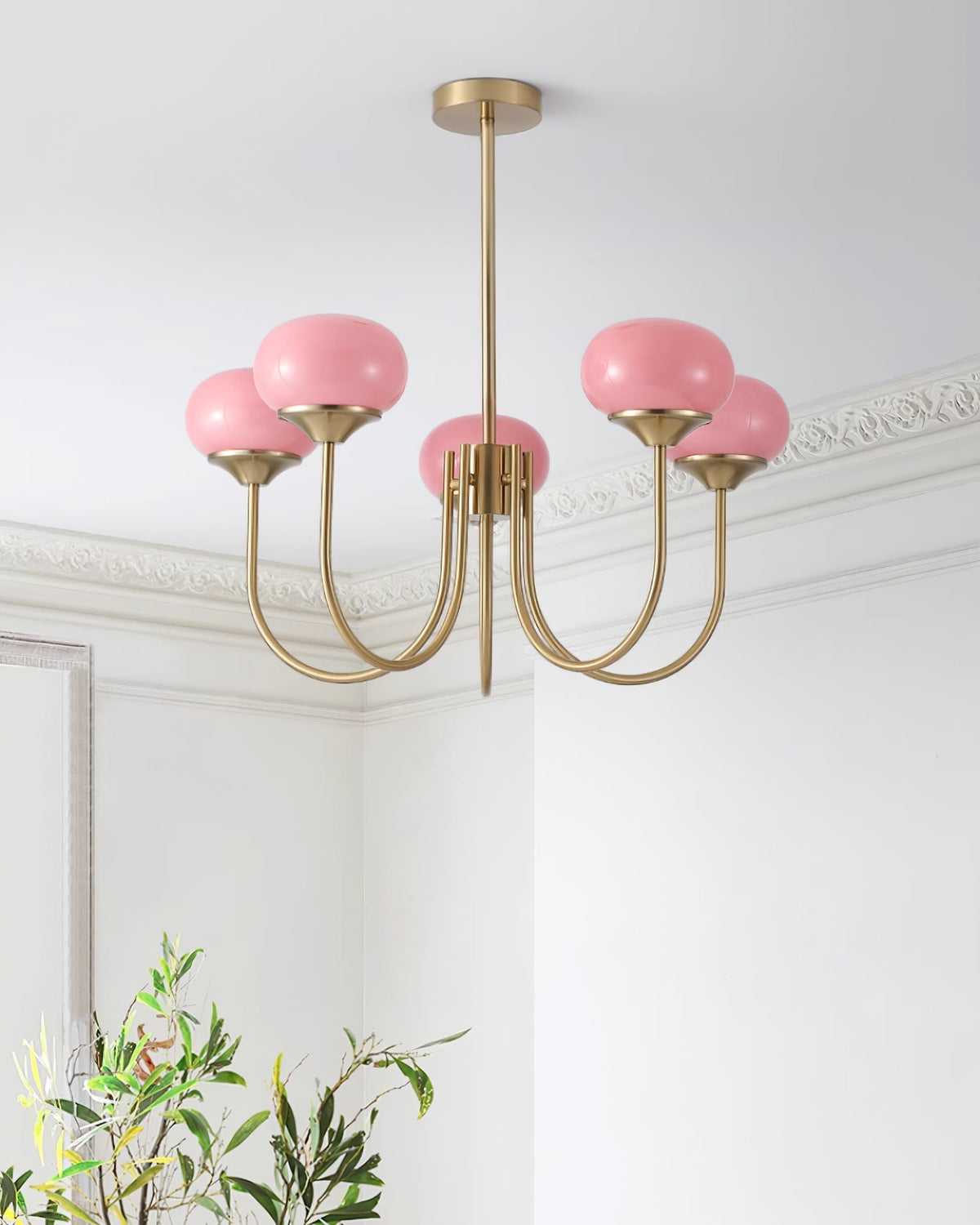Candelabro Velenian com globo de vidro cor-de-rosa e dourado