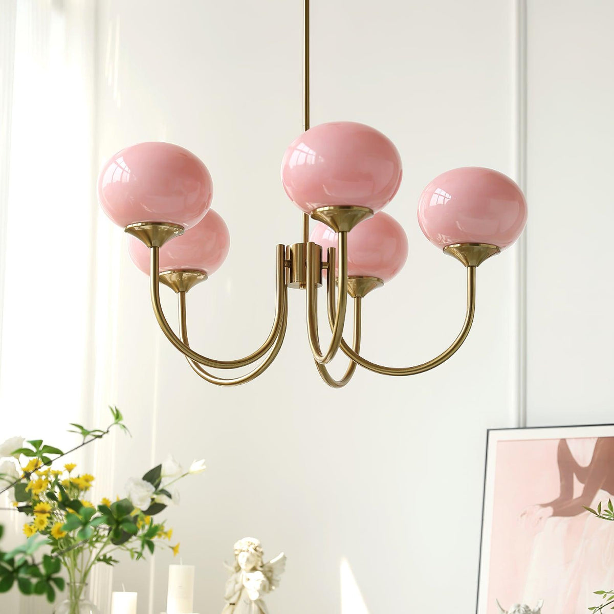 Candelabro Velenian com globo de vidro cor-de-rosa e dourado