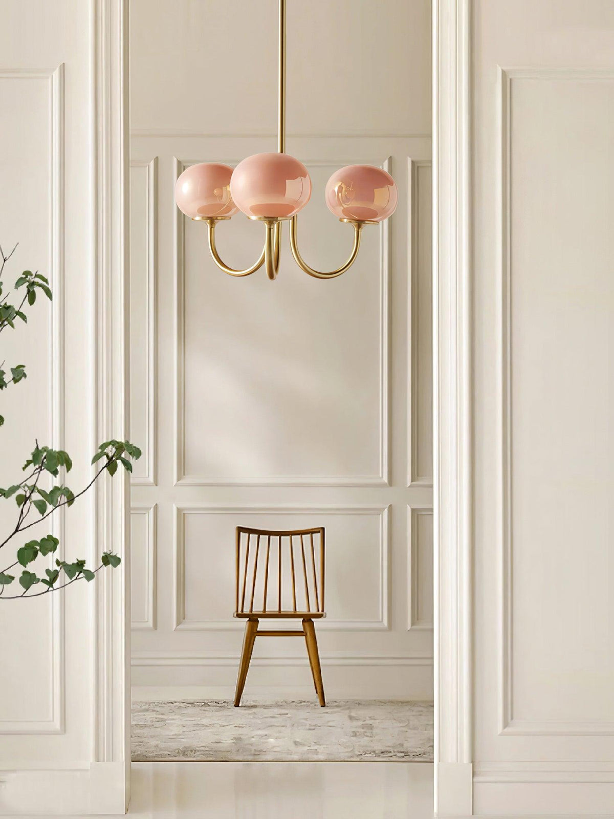 Candelabro Velenian com globo de vidro cor-de-rosa e dourado