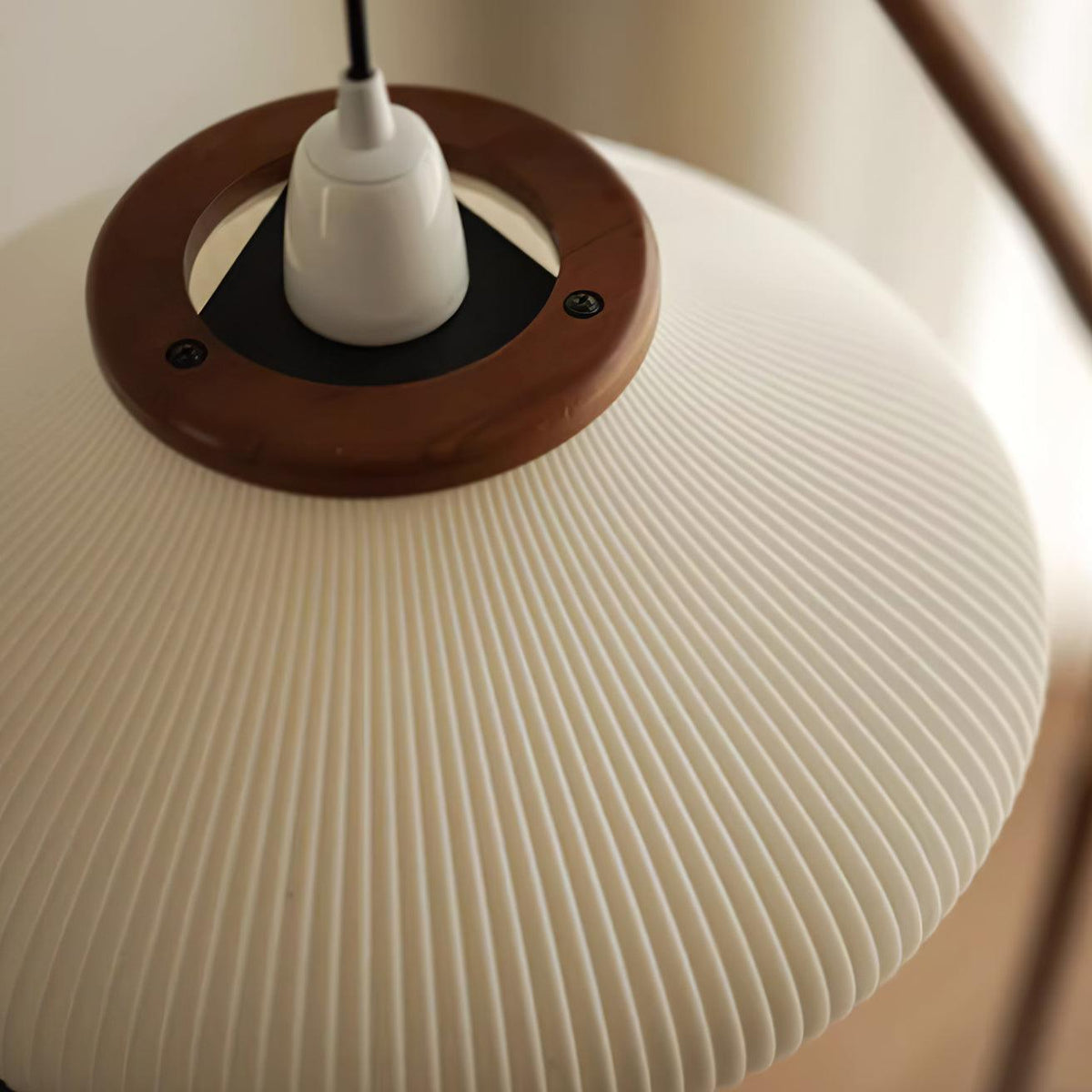 Candeeiro de pé em madeira e vidro de estilo Mid-Century Ervenil