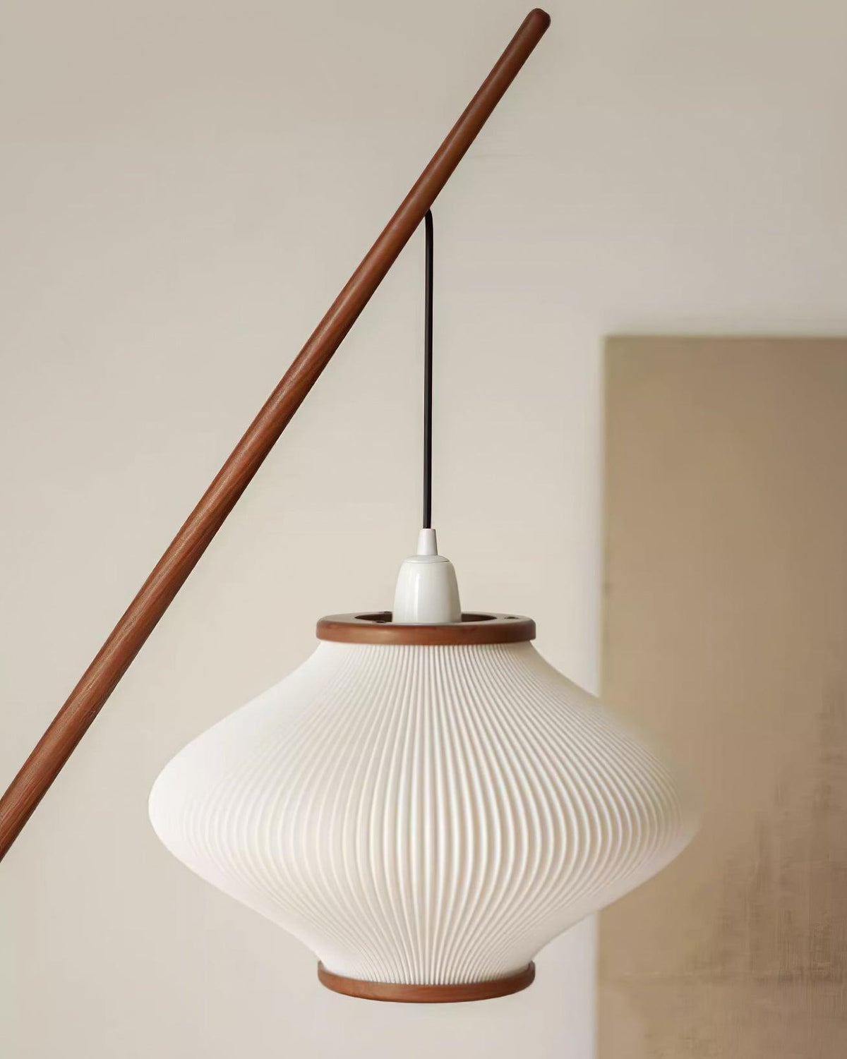 Candeeiro de pé em madeira e vidro de estilo Mid-Century Ervenil
