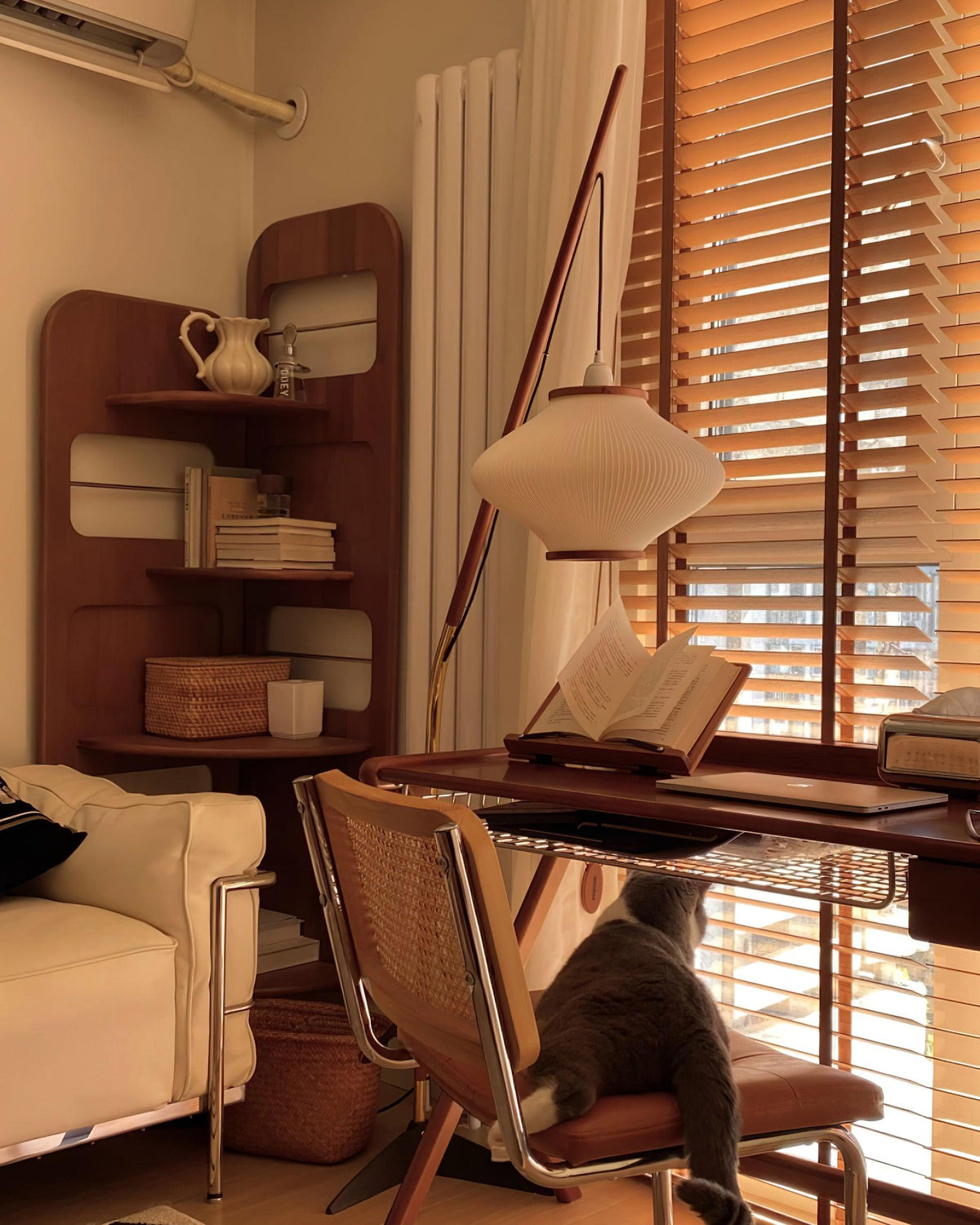 Candeeiro de pé em madeira e vidro de estilo Mid-Century Ervenil