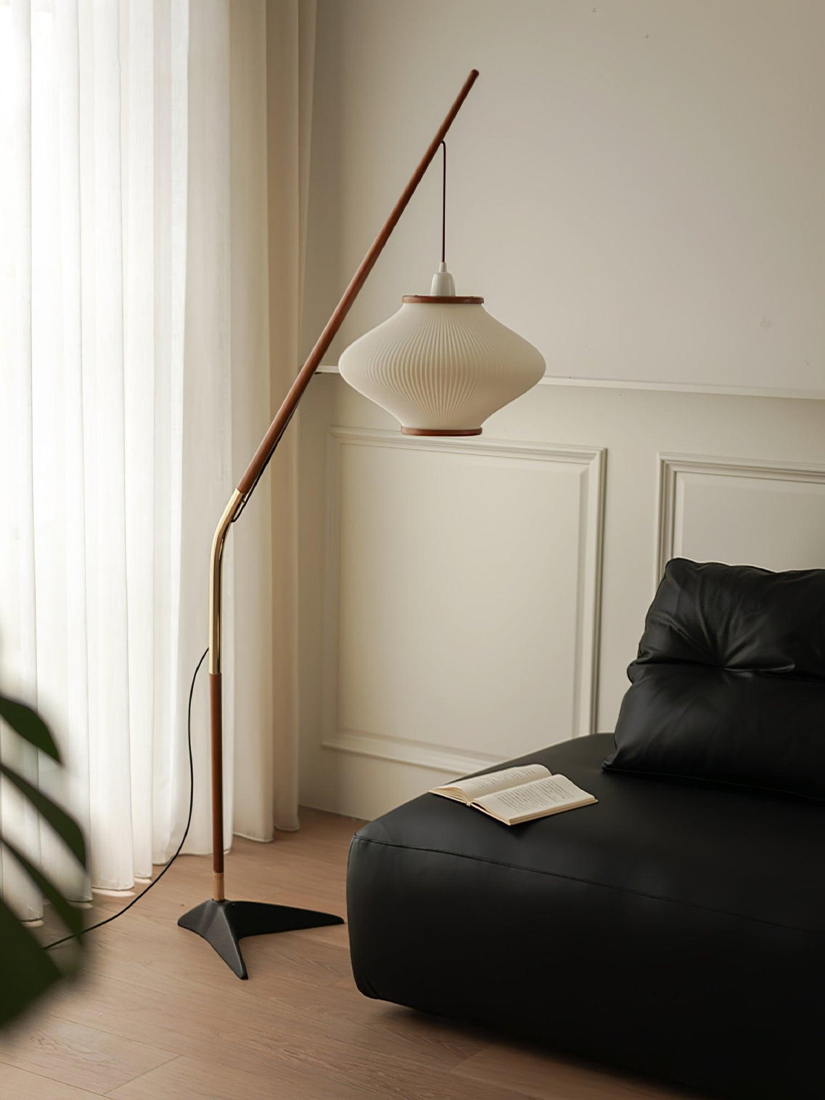 Candeeiro de pé em madeira e vidro de estilo Mid-Century Ervenil