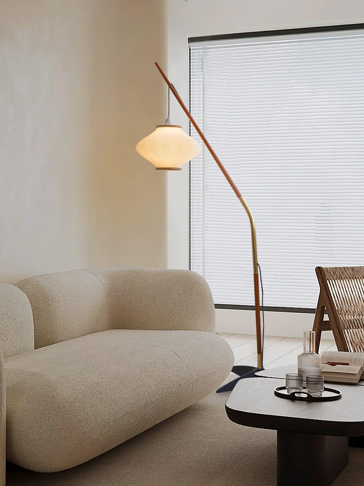 Candeeiro de pé em madeira e vidro de estilo Mid-Century Ervenil