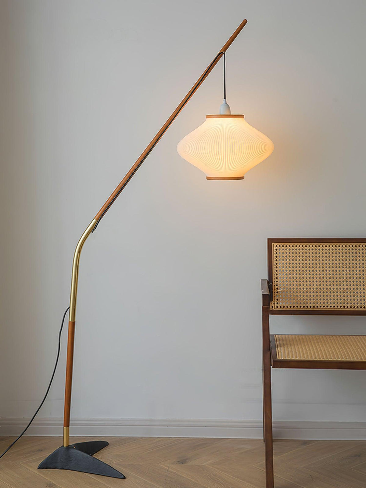 Candeeiro de pé em madeira e vidro de estilo Mid-Century Ervenil