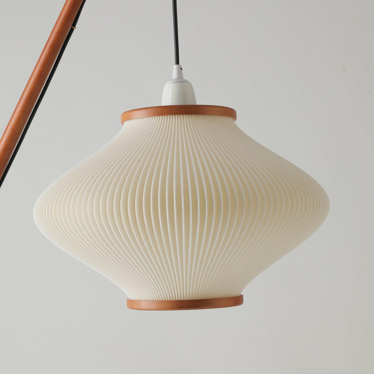 Candeeiro de pé em madeira e vidro de estilo Mid-Century Ervenil