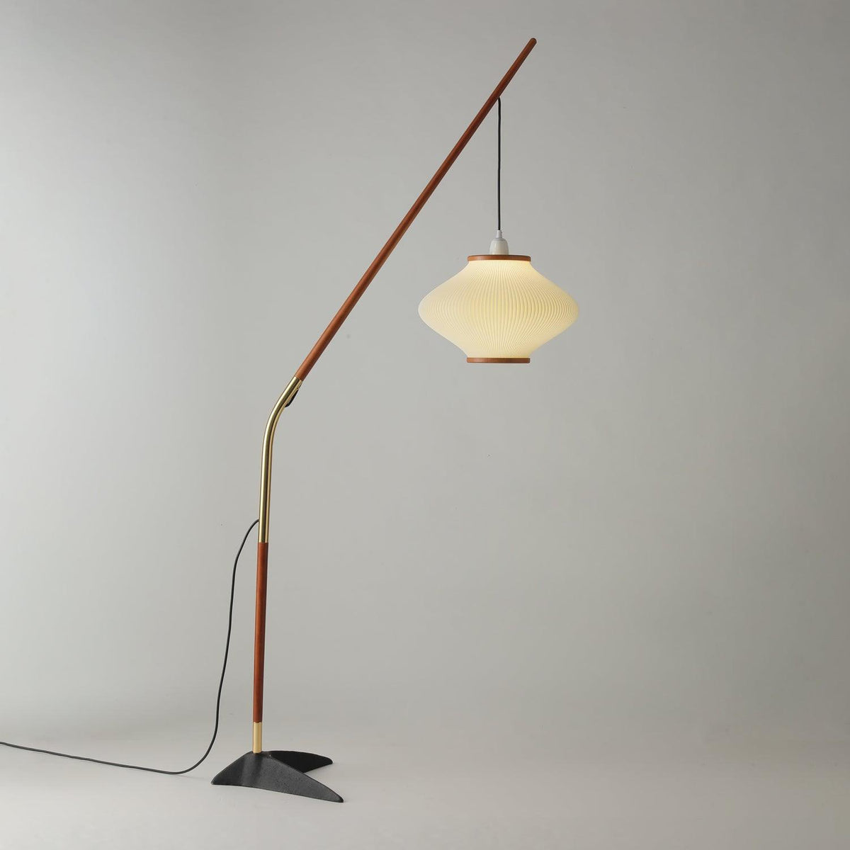 Candeeiro de pé em madeira e vidro de estilo Mid-Century Ervenil