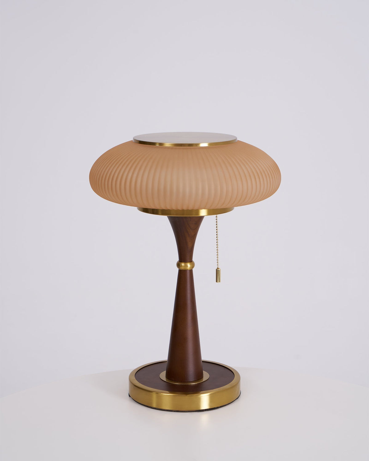 Vevelo vintagebordlampe i træ