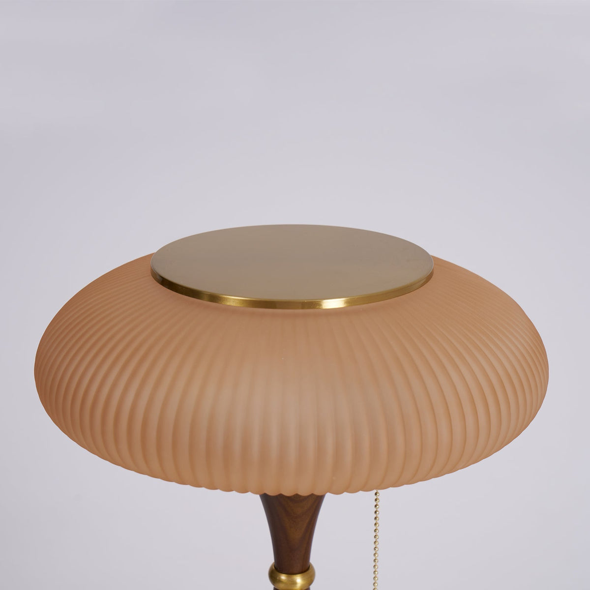 Vevelo vintagebordlampe i træ
