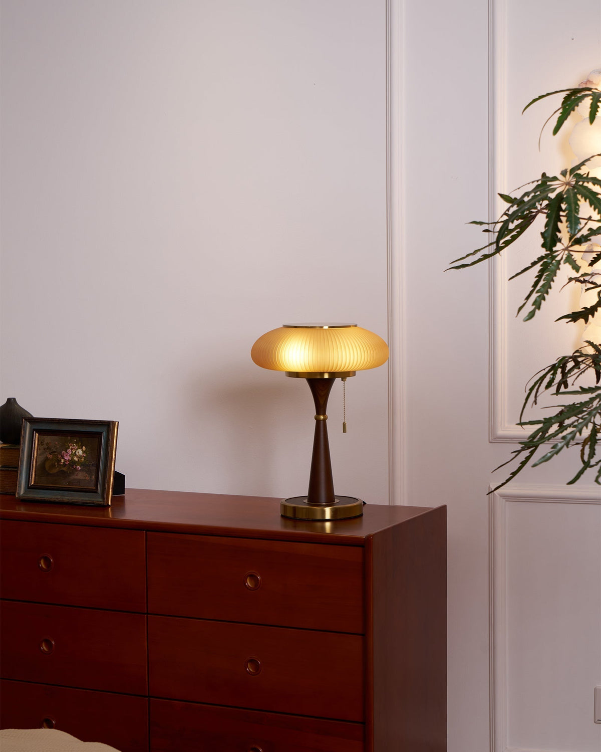 Vevelo vintagebordlampe i træ