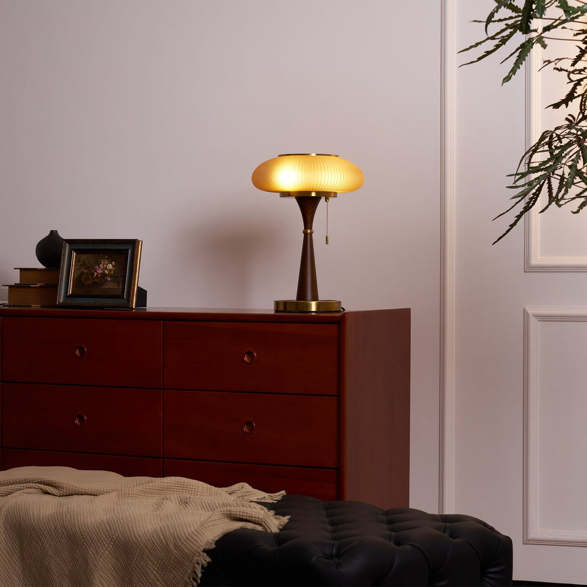 Vevelo vintagebordlampe i træ