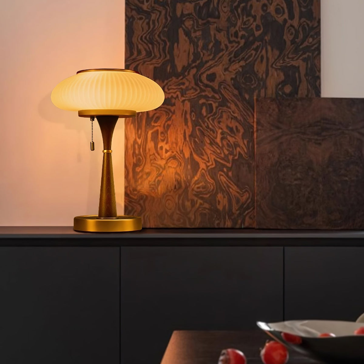 Vevelo vintagebordlampe i træ