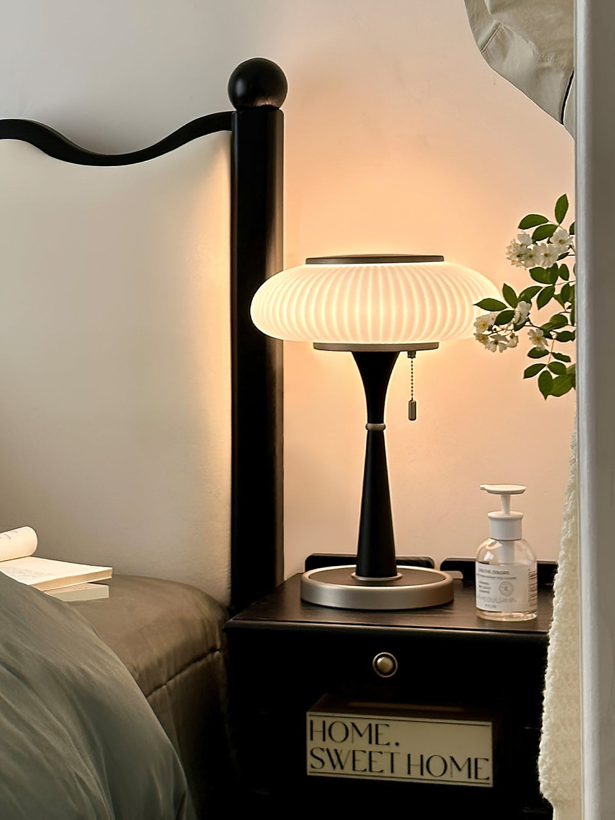 Vevelo vintagebordlampe i træ