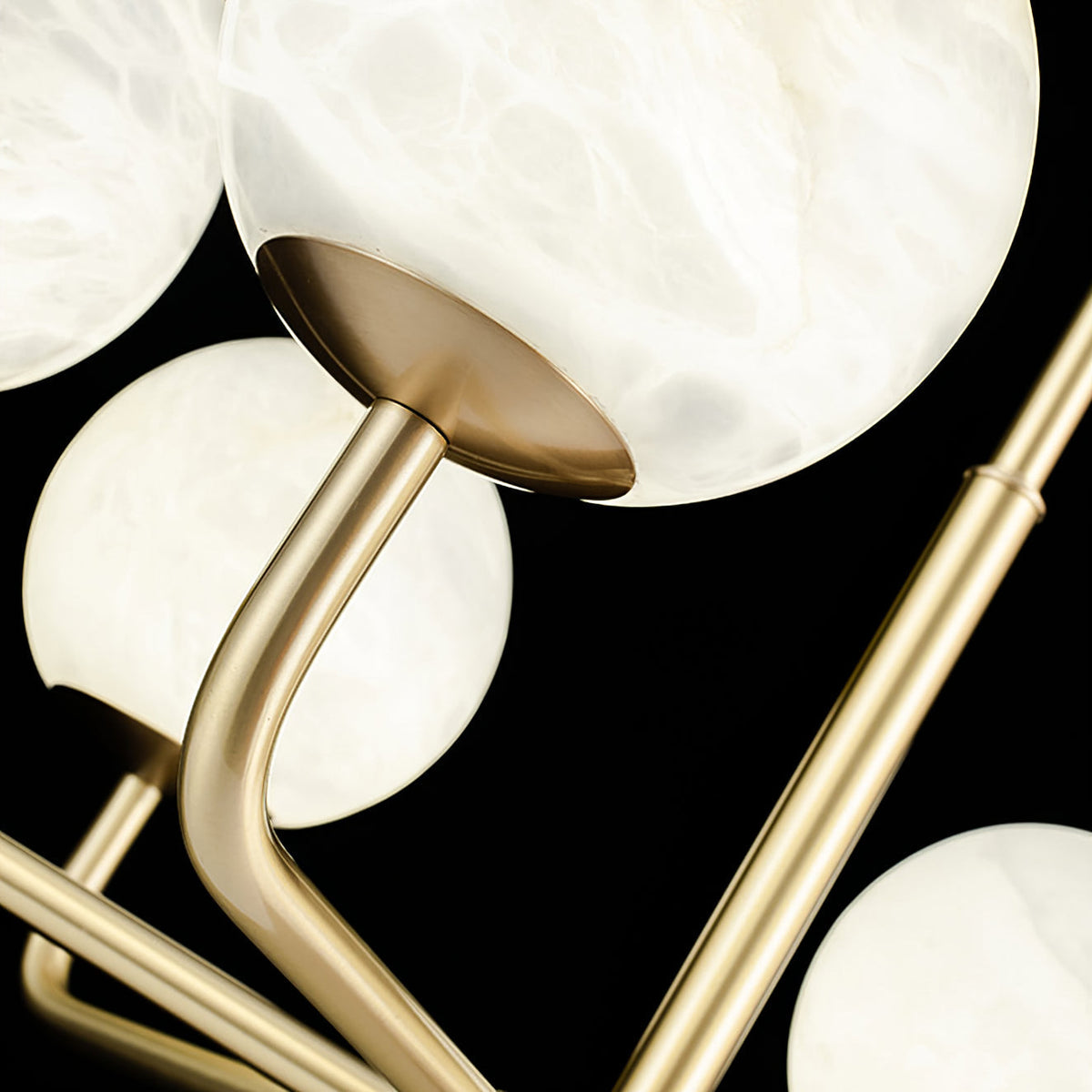 Candelabro Erich, elegância de globo de alabastro