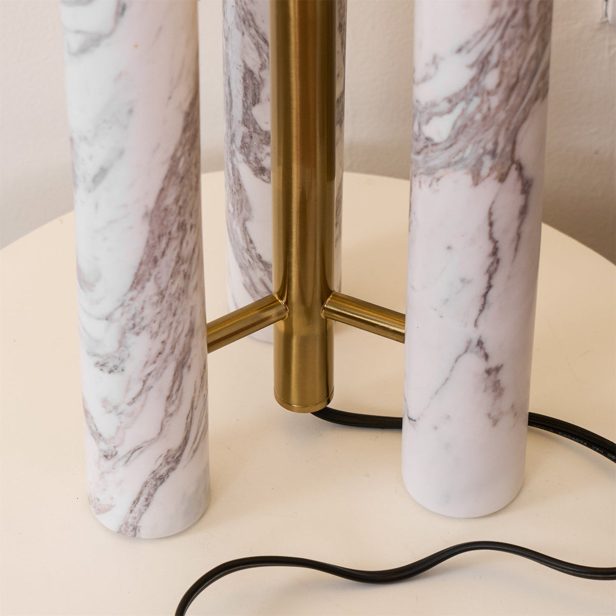 Trio moderne marmorbordlampe