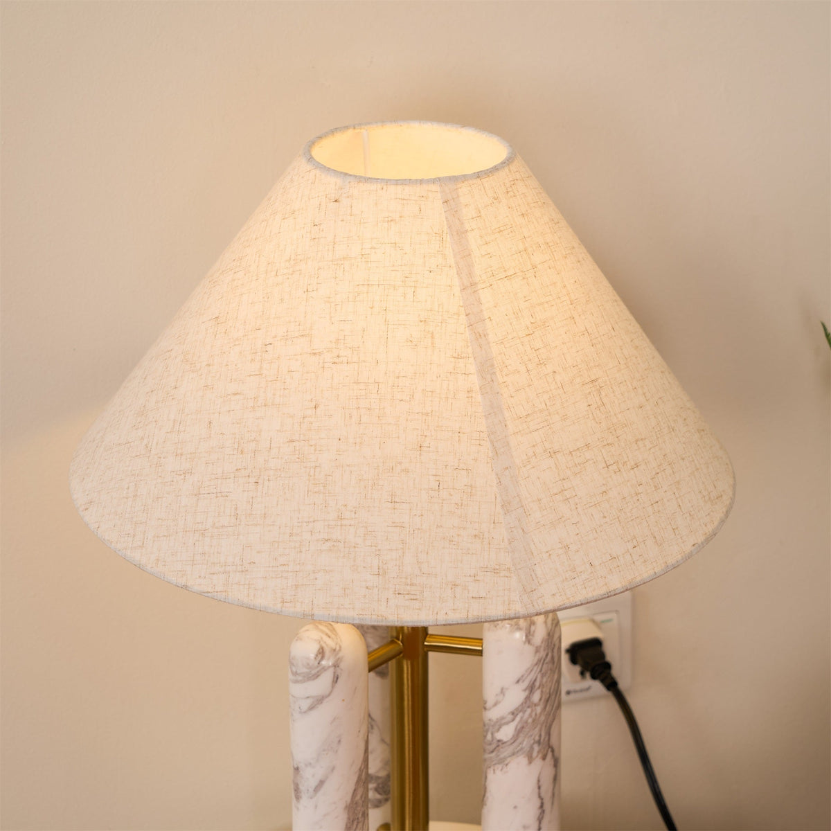 Trio moderne marmorbordlampe