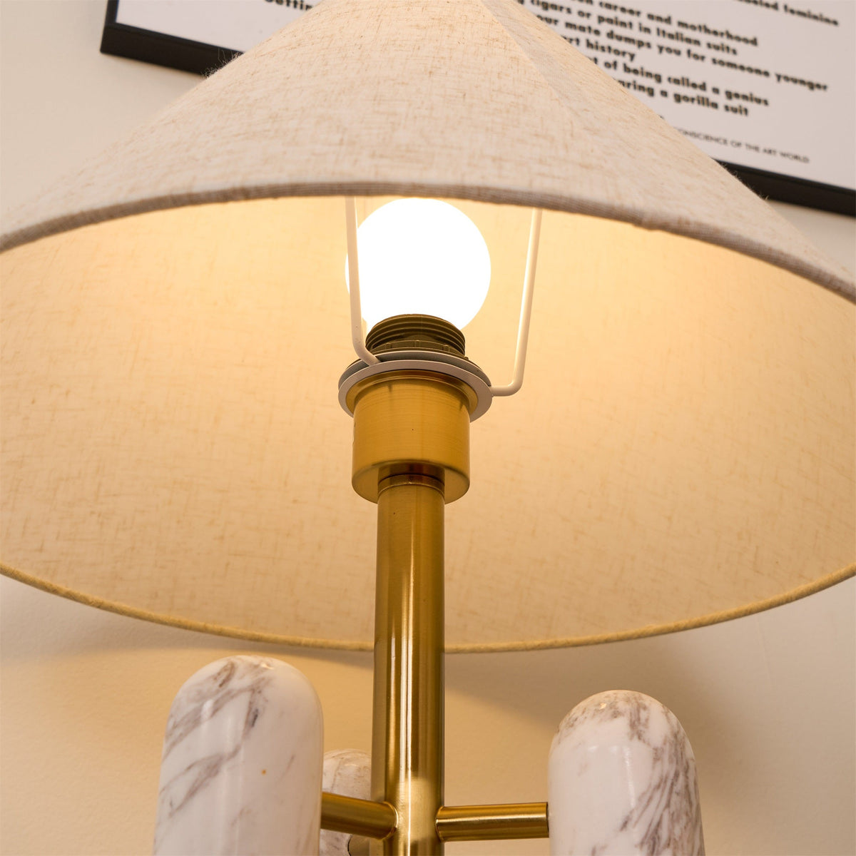 Trio moderne marmorbordlampe