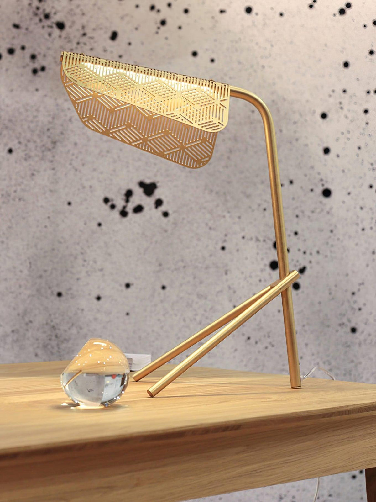 Lattice geometrisk bordslampa i guld
