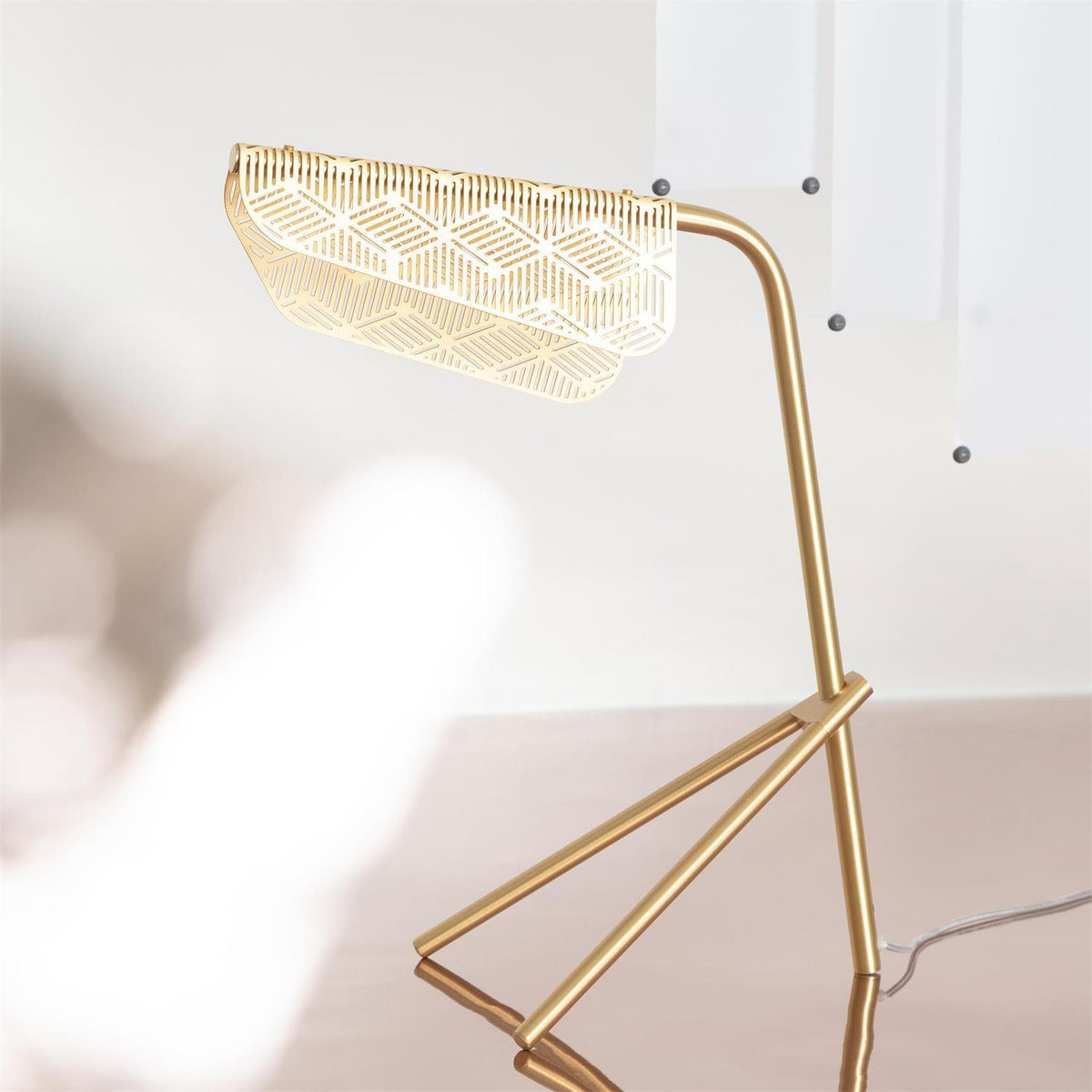 Lattice geometrisk bordslampa i guld
