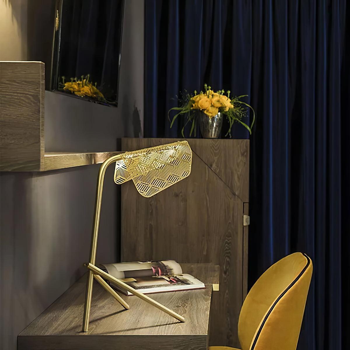 Lattice geometrisk bordslampa i guld