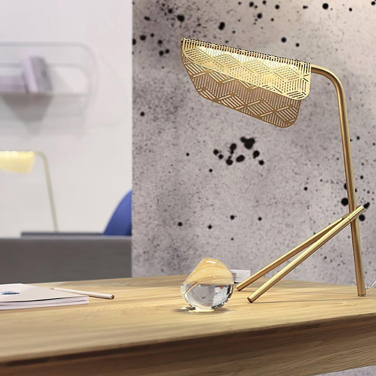 Lattice geometrisk bordslampa i guld