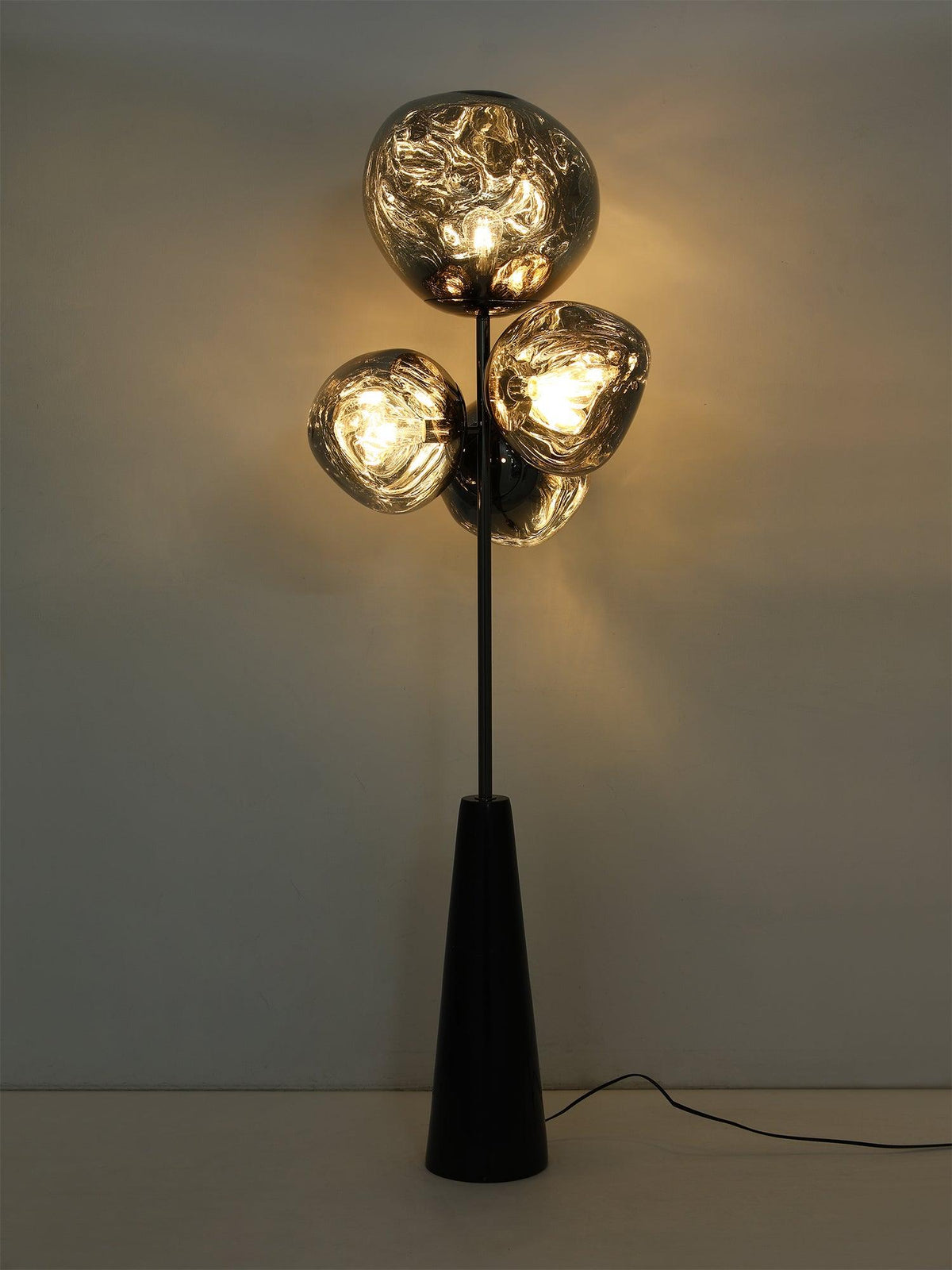 Viri modern golvlampa i marmor