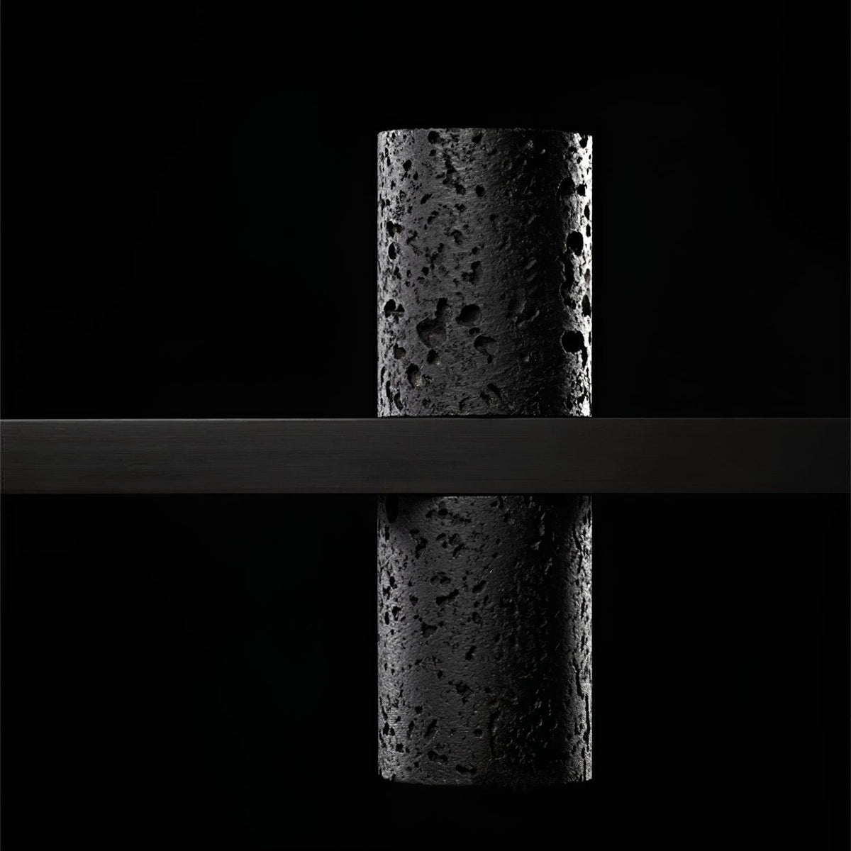 Nernis-rinnakkainen minimalistinen lineaarinen musta travertiiniriippuvalaisin