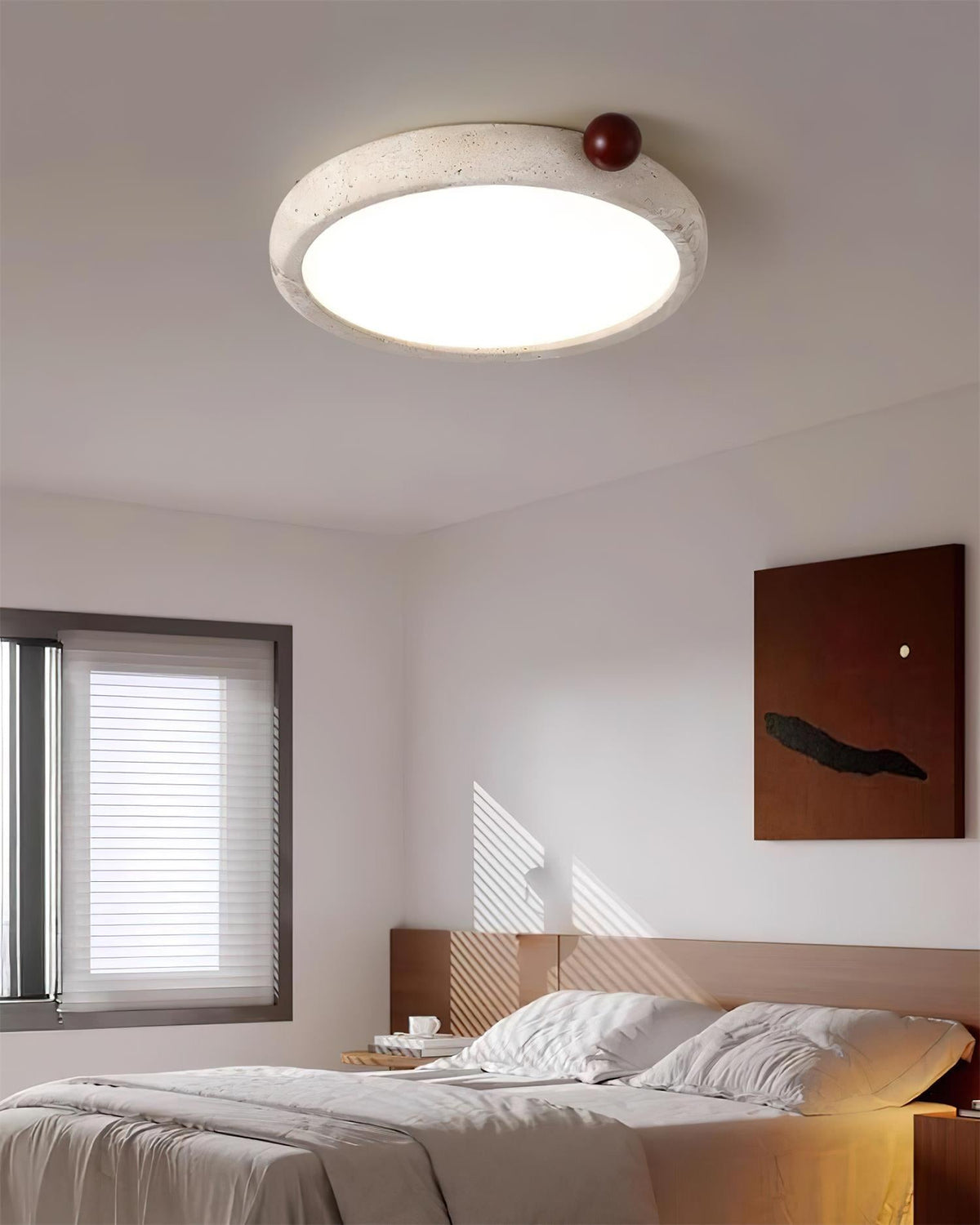 Serelise sød rund loftslampe i travertin