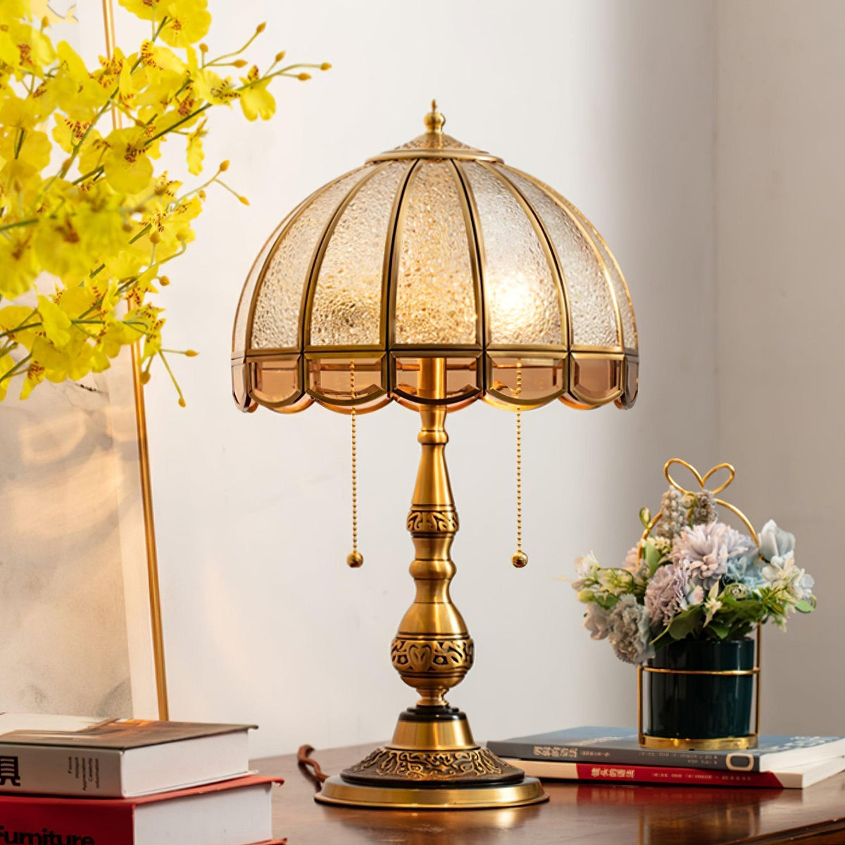 Brillix glamourøs bordlampe i messing og glas