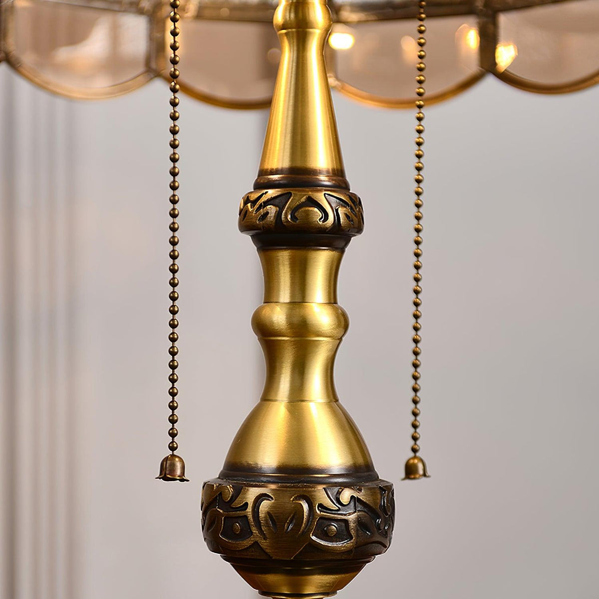 Brillix glamourøs bordlampe i messing og glas
