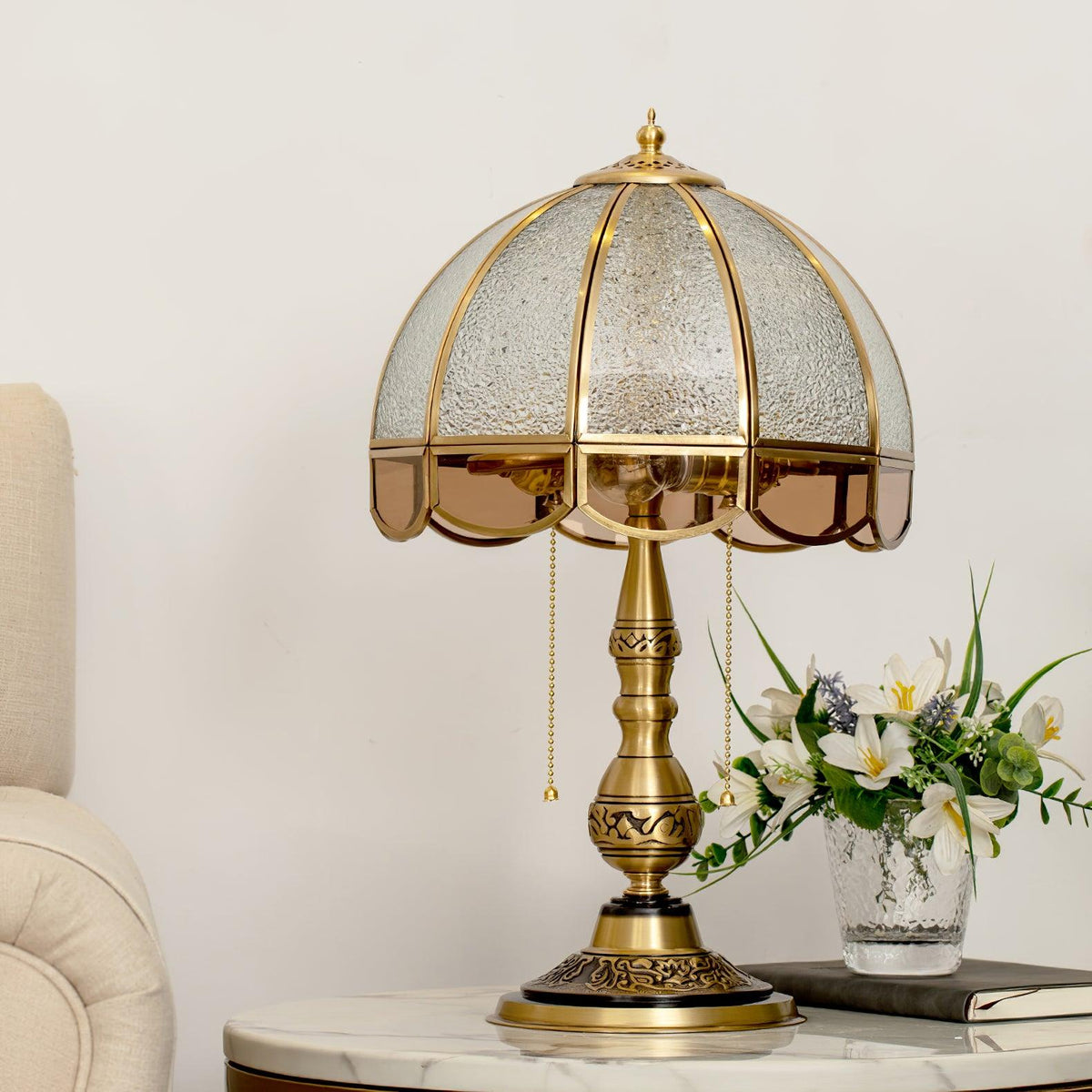 Brillix glamourøs bordlampe i messing og glas