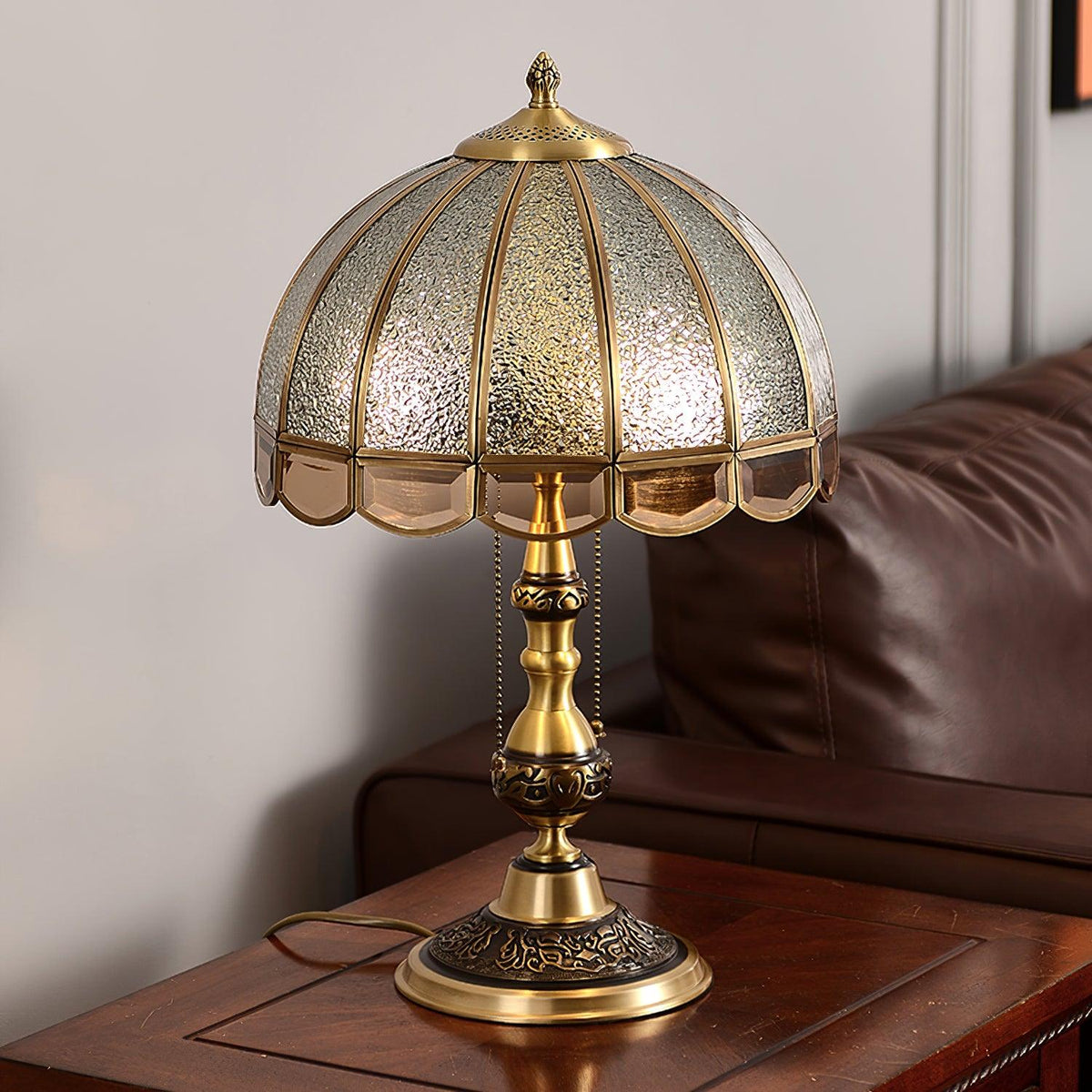 Brillix glamourøs bordlampe i messing og glas