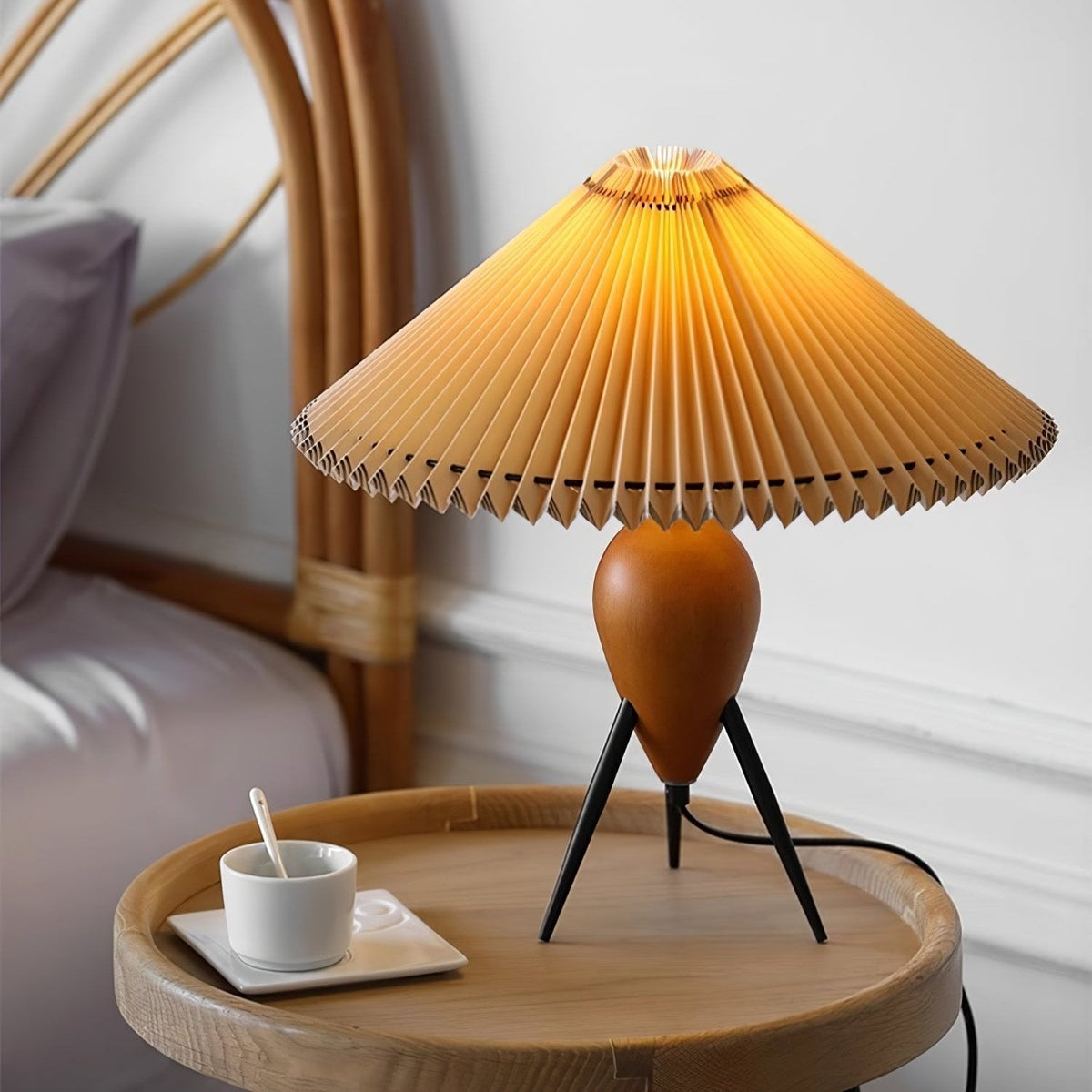 Candeeiro de mesa retro Elyse em madeira e tecido