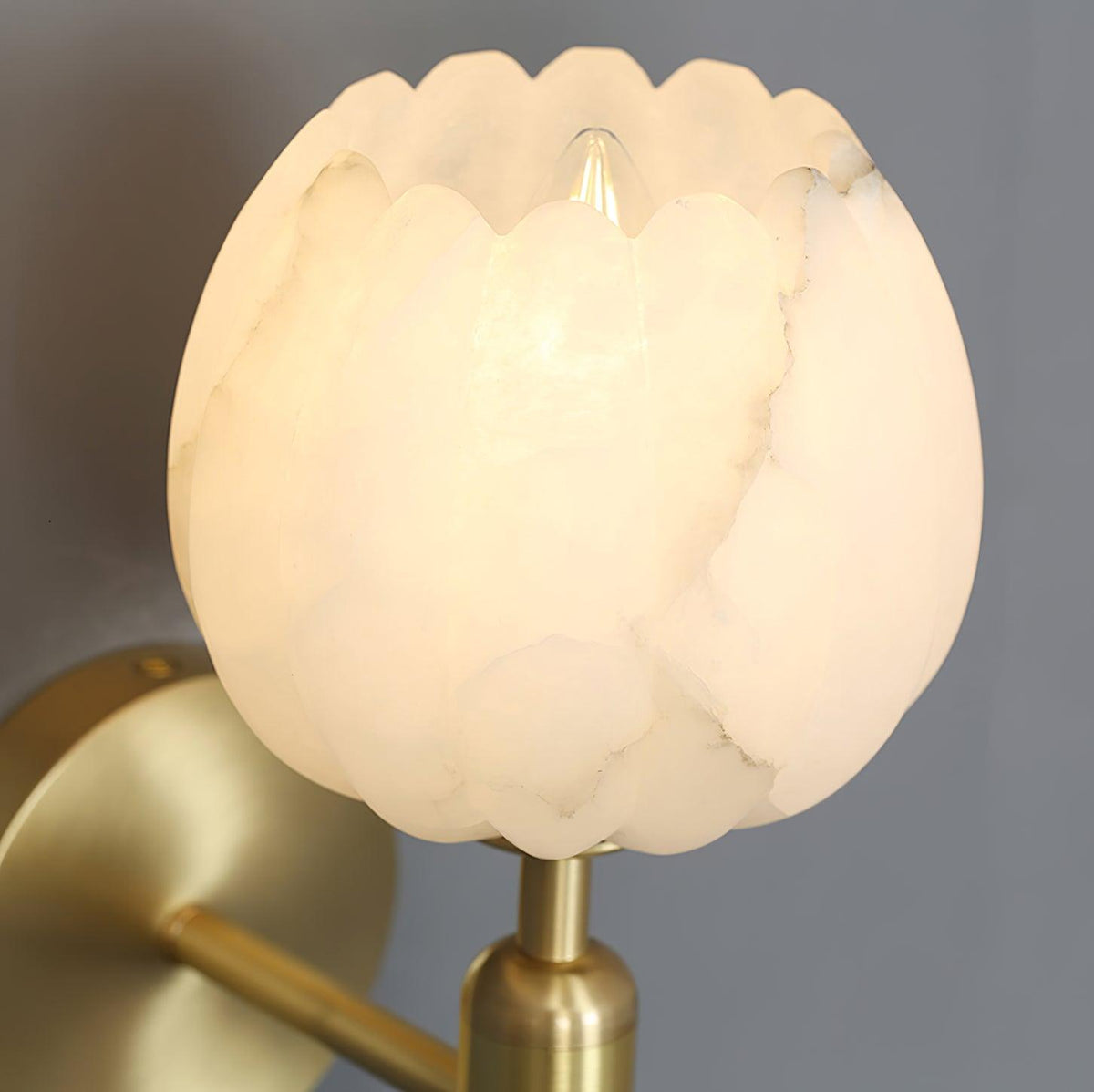 Ysoline Alabaster -seinävalaisin pistokkeella