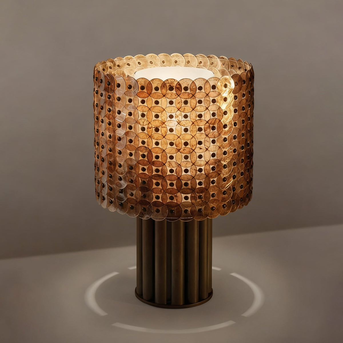 Calaliella-bordlampe med skivelameller